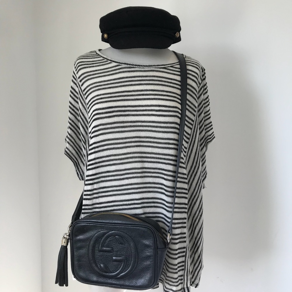 Black & white stripped knit t shirt